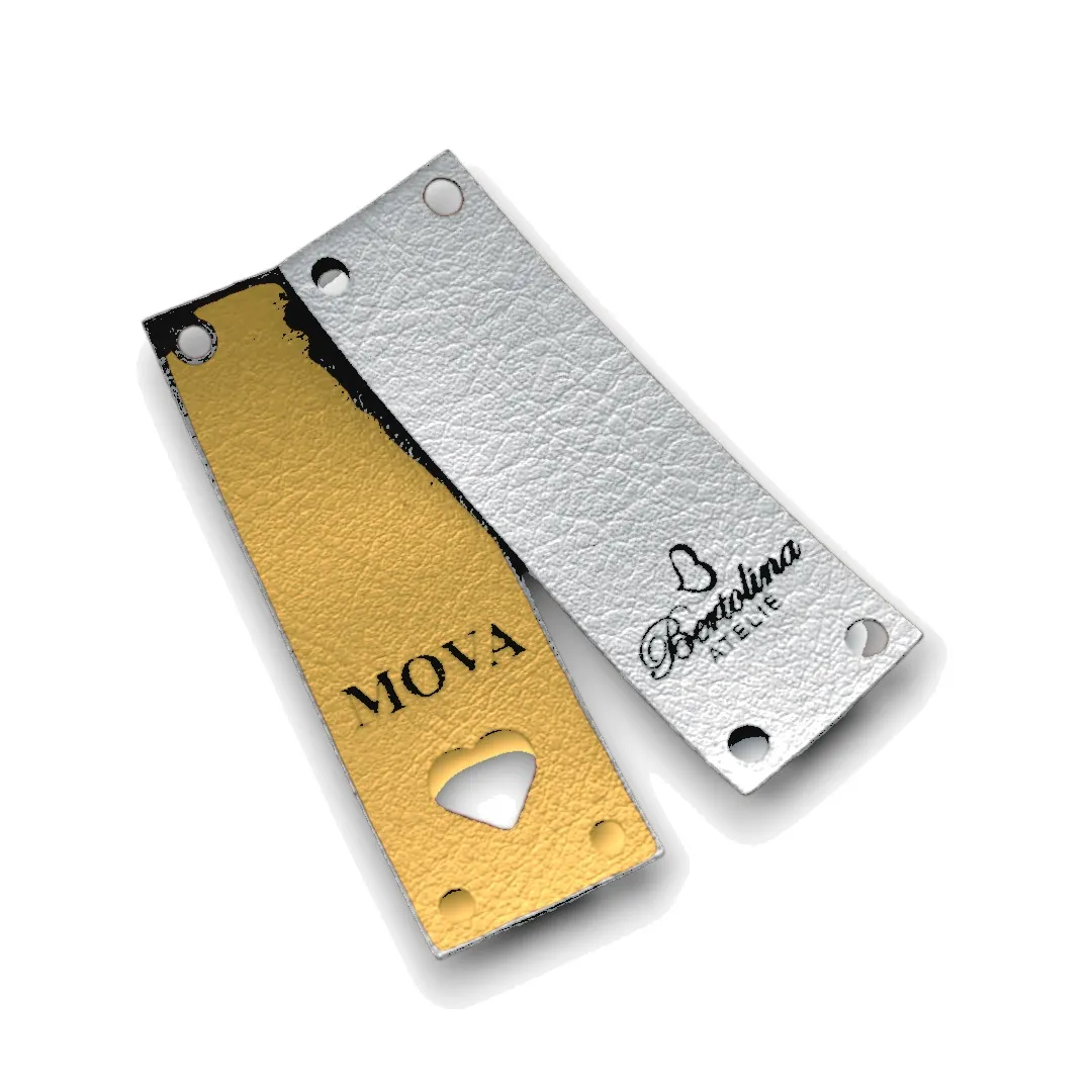 Etiqueta Bandeirinha Personalizada 6.0x2.0 cm Couro Sintético Metalizado Etiqueta Bandeirinha Personalizada 6.0x2.0 cm Couro Sintético Metalizado
