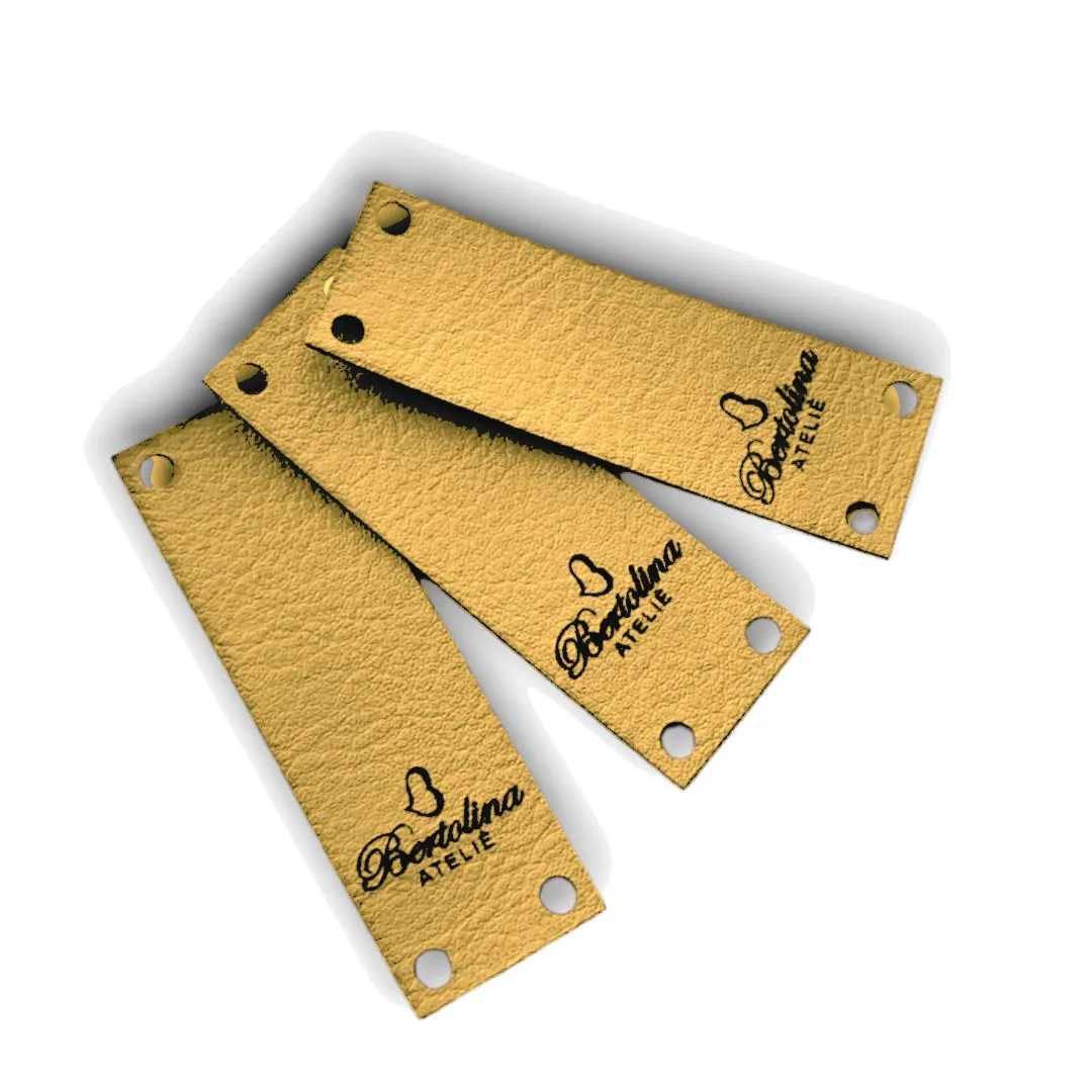 Etiqueta Bandeirinha Personalizada 6.0x2.0 cm Couro Sintético Metalizado Etiqueta Bandeirinha Personalizada 6.0x2.0 cm Couro Sintético Metalizado