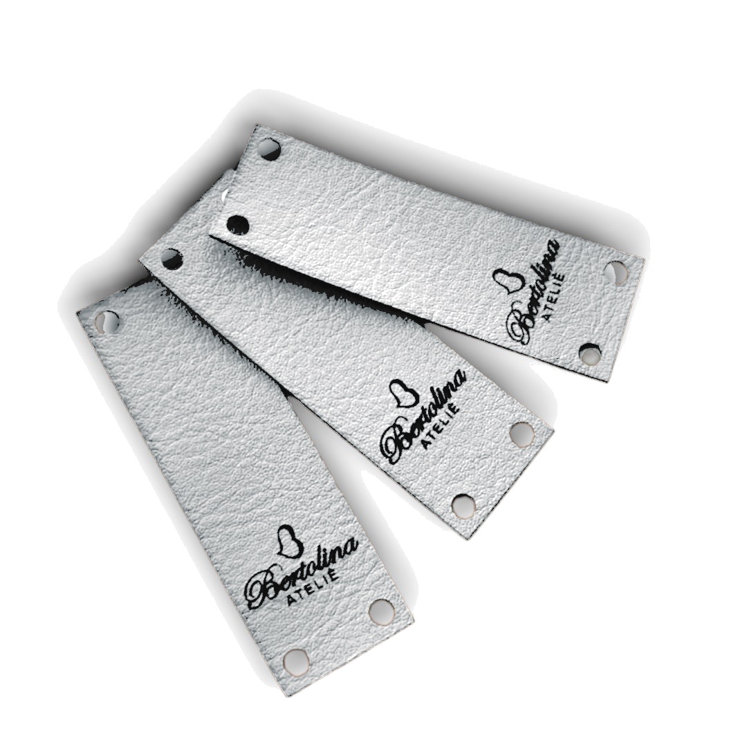 Etiqueta Bandeirinha Personalizada 6.0x2.0 cm Couro Sintético Metalizado Etiqueta Bandeirinha Personalizada 6.0x2.0 cm Couro Sintético Metalizado